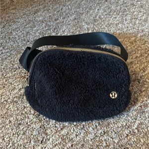 Lululemon Sherpa belt bag